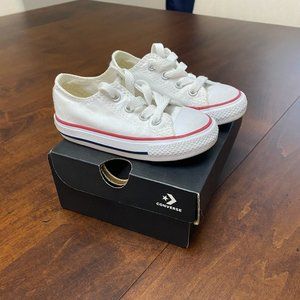 Infant/Toddler Converse Chuck Taylor White Size 6C